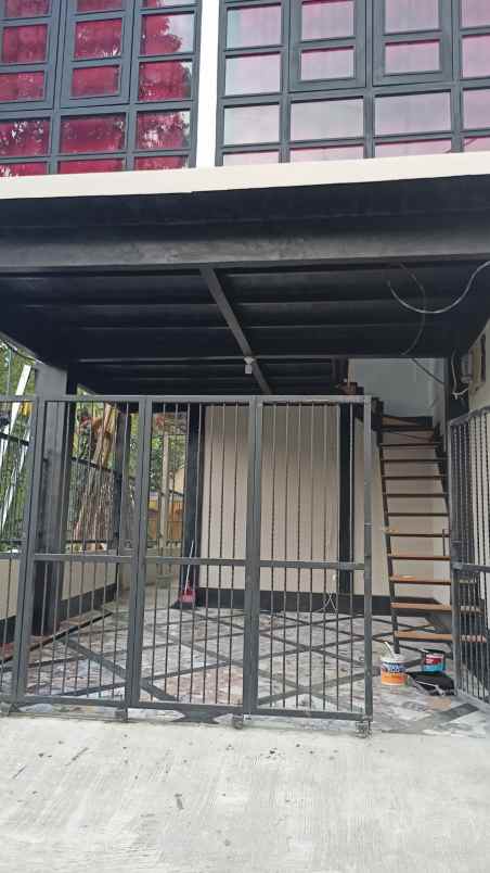 sewa rumah 2 lantai 3 kamar dekat pasar dago