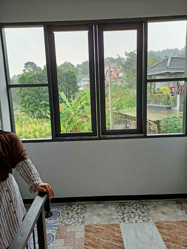 sewa rumah 2 lantai 3 kamar dekat pasar dago