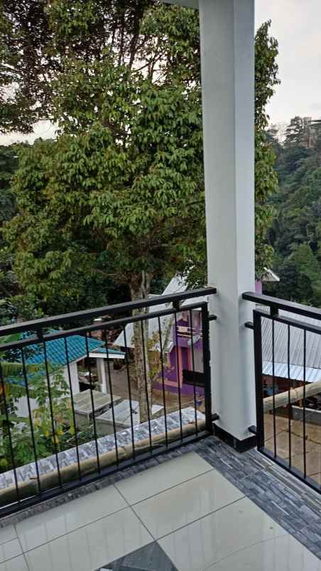 sewa rumah 2 lantai 3 kamar dekat pasar dago