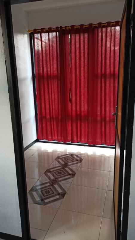 sewa rumah 2 lantai 3 kamar dekat pasar dago