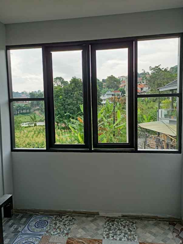 sewa rumah 2 lantai 3 kamar dekat pasar dago