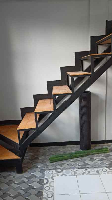 sewa rumah 2 lantai 3 kamar dekat pasar dago