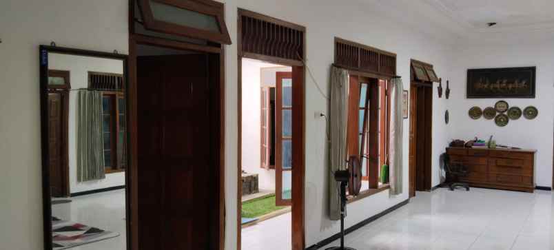 sewa rumah besar kantor daerah solo strategis