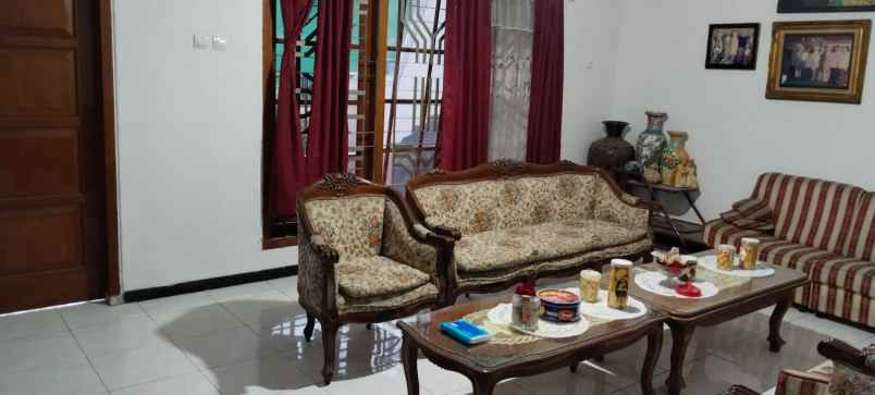 sewa rumah besar kantor daerah solo strategis