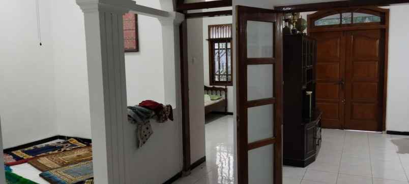 sewa rumah besar kantor daerah solo strategis