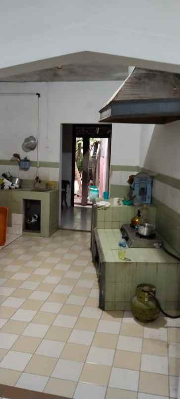 sewa rumah besar kantor daerah solo strategis