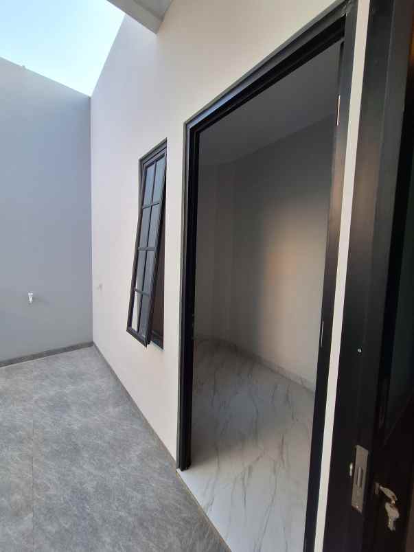town house classic modern di jagakarsa jakarta selatan