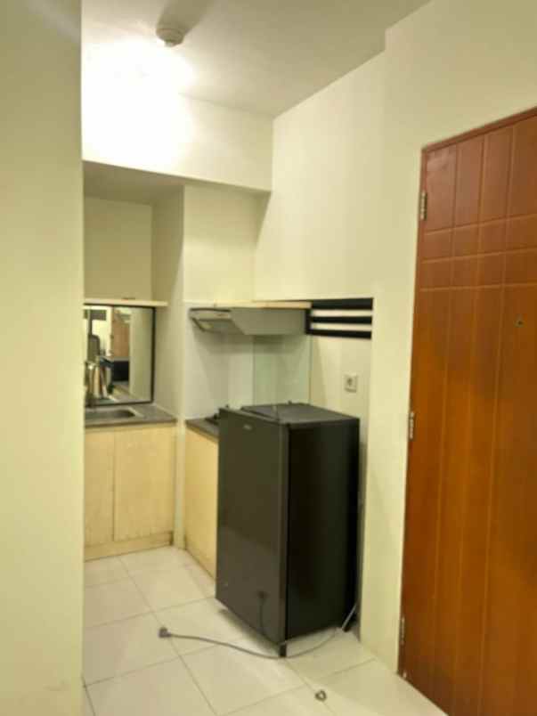 apartment eastcoast residence tower topaz depan pool