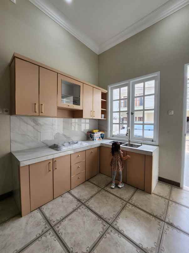 brand new classic modern dalam komplek siap huni