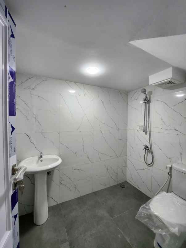 brand new classic modern dalam komplek siap huni