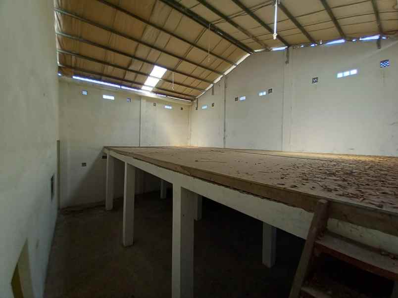 dijual diasewakan gudang di jombang