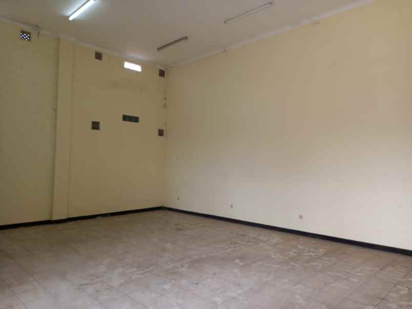 dijual diasewakan gudang di jombang