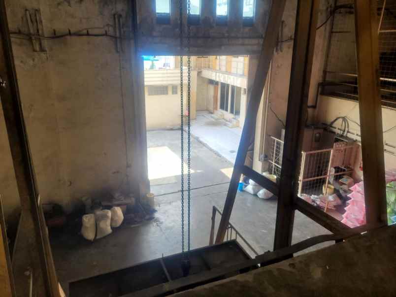 dijual disewakan gudang di margomulyo surabaya