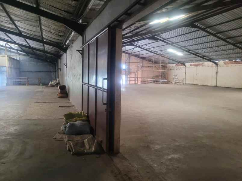 dijual disewakan gudang di margomulyo surabaya