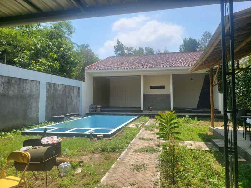 dijual gudang eksklusif tengah kota jember