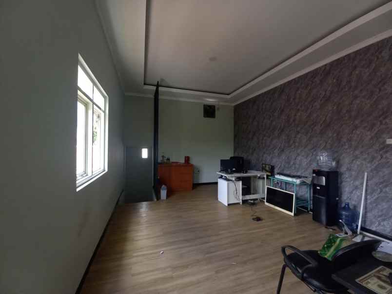 dijual gudang eksklusif tengah kota jember