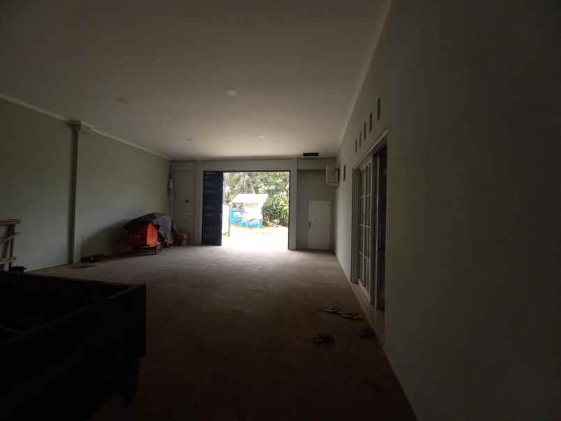 dijual gudang eksklusif tengah kota jember