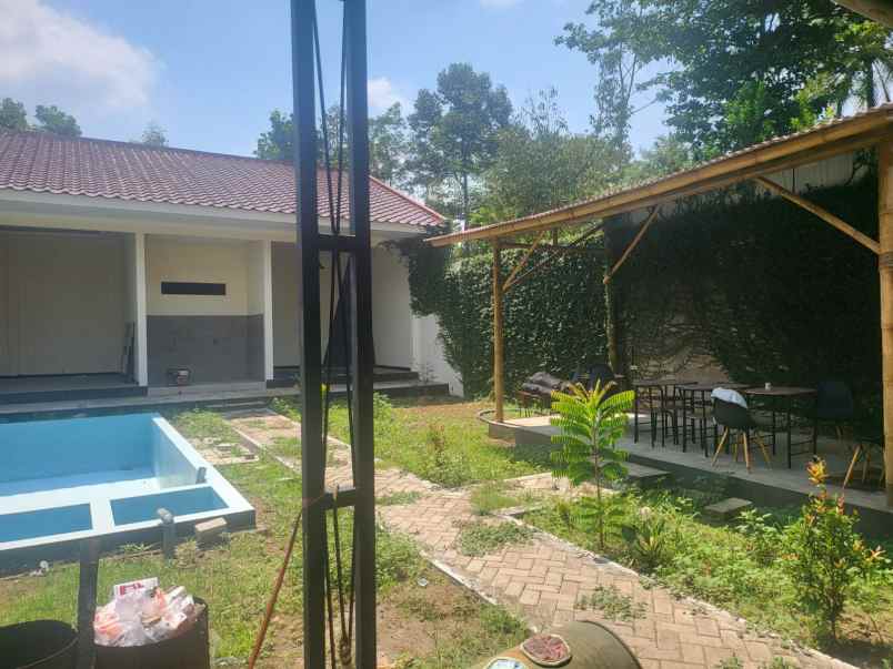 dijual gudang eksklusif tengah kota jember