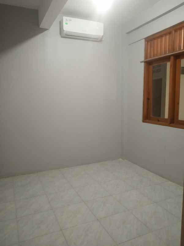 dijual kost pisangan ciputat timur