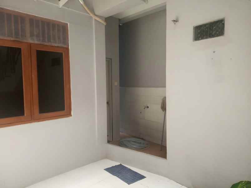 dijual kost pisangan ciputat timur