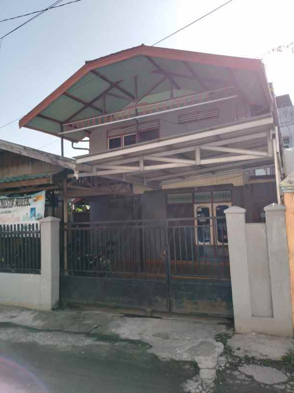 dijual rumah 2 lantai