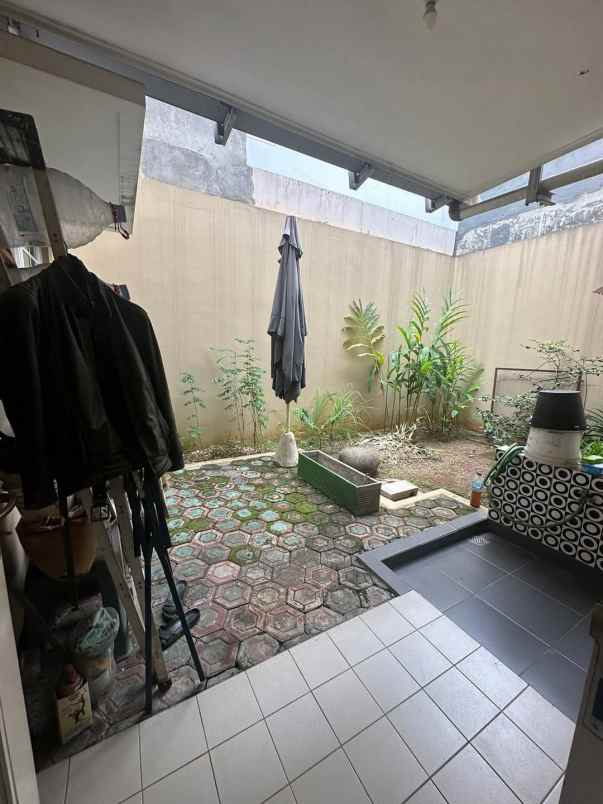 dijual rumah 2 lantai di perumahan kota wisata