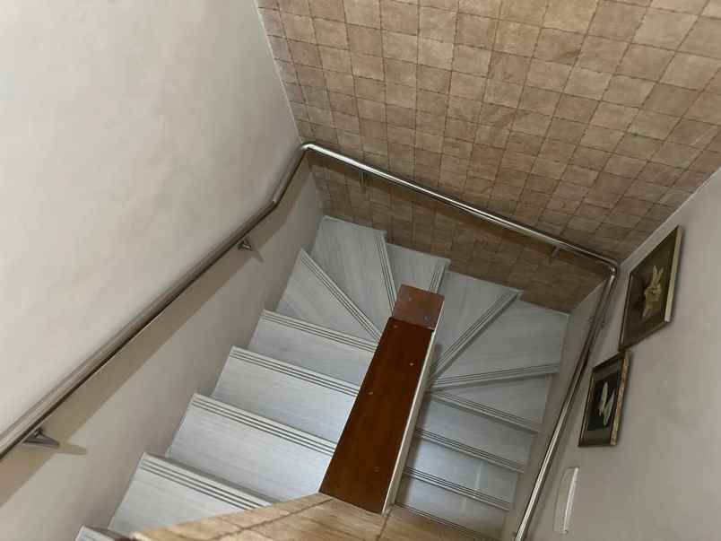 dijual rumah 2 lantai di perumahan kota wisata