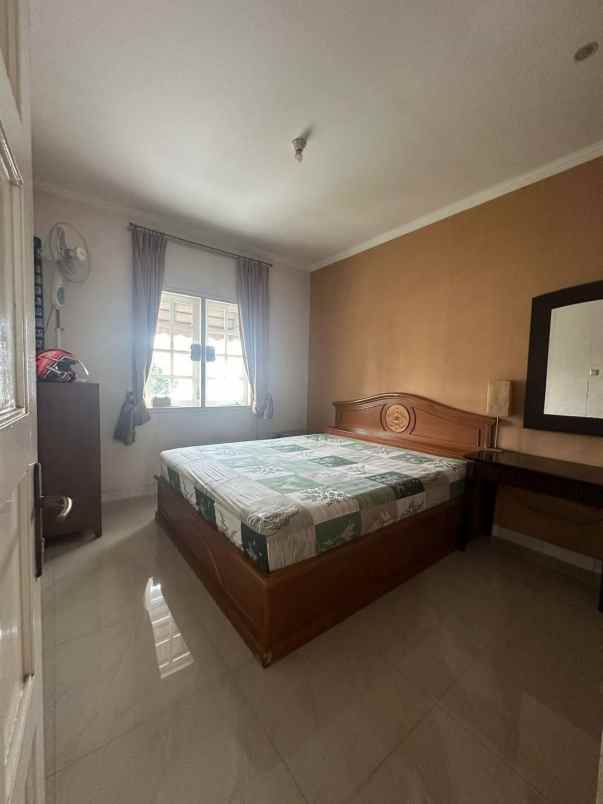 dijual rumah 2 lantai di perumahan kota wisata