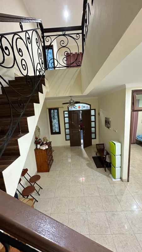 dijual rumah 2 lantai furnished di citra gran cibubur
