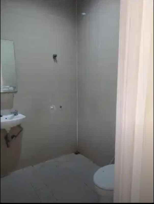 dijual rumah 2 lantai nirwana eksekutif surabaya timur