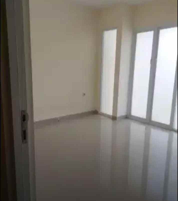 dijual rumah 2 lantai nirwana eksekutif surabaya timur