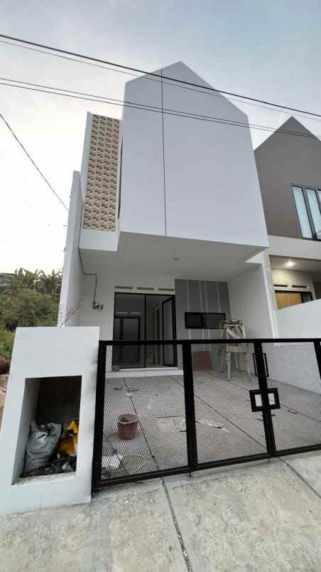 dijual rumah 2 lantai nyaman asri di cipageran cimahi
