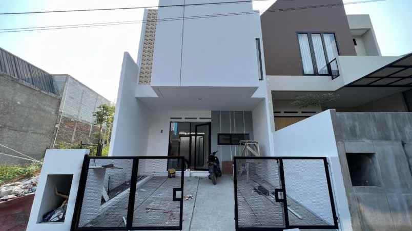 dijual rumah 2 lantai nyaman asri di cipageran cimahi