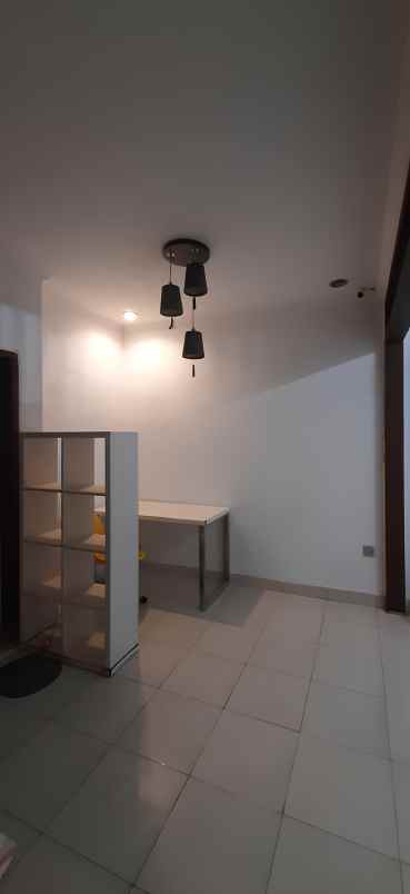 dijual rumah 5 menit dari metro indah mall