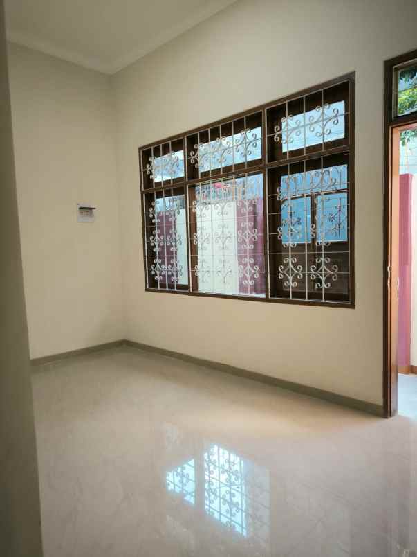 dijual rumah angke