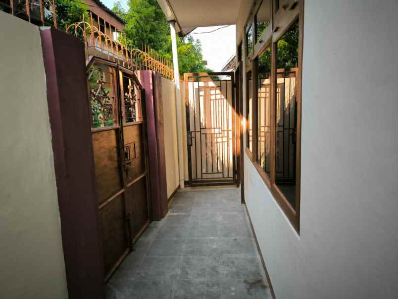 dijual rumah angke