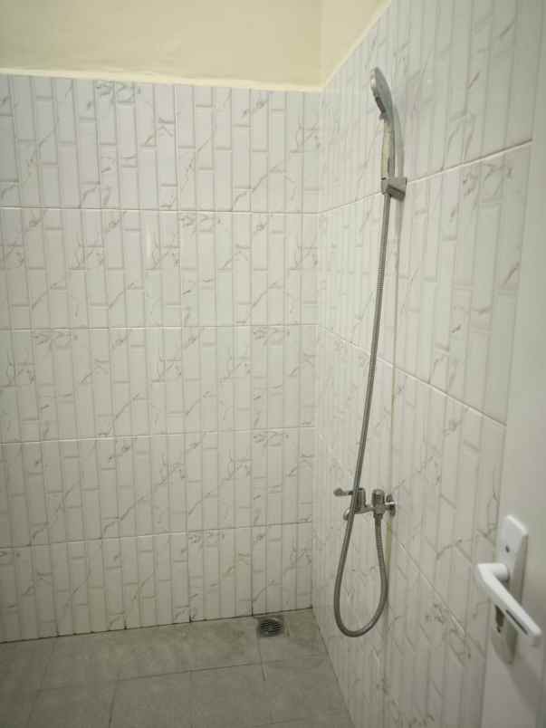 dijual rumah angke
