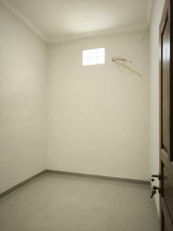 dijual rumah angke