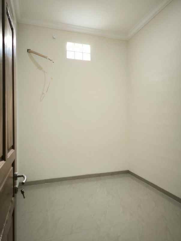 dijual rumah angke