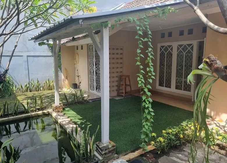 dijual rumah asri dan terawat di kencana loka bsd
