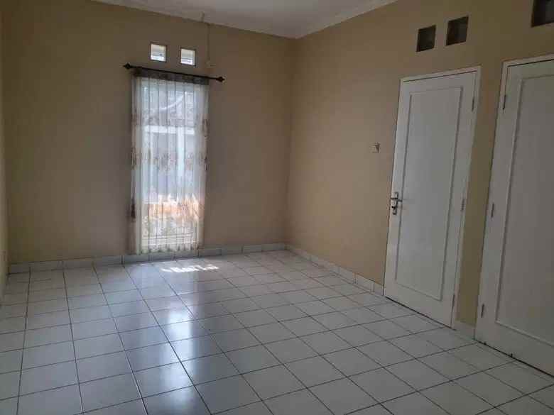 dijual rumah asri dan terawat di kencana loka bsd