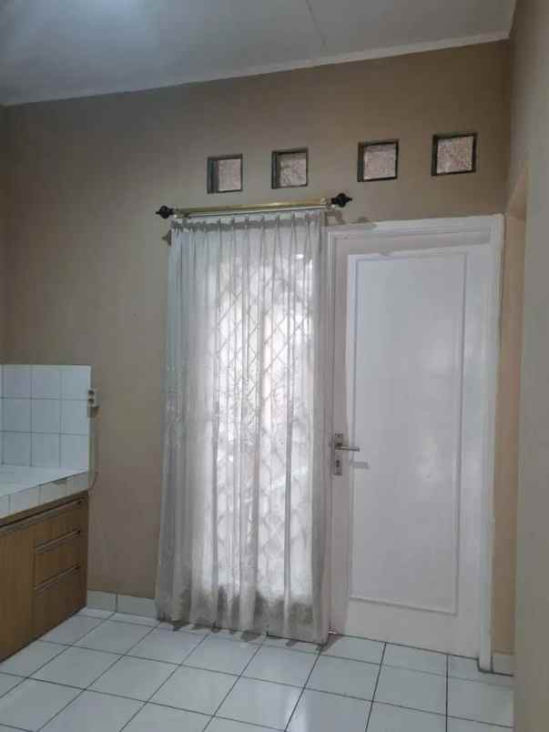 dijual rumah asri dan terawat di kencana loka bsd