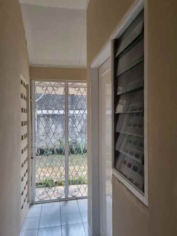 dijual rumah asri dan terawat di kencana loka bsd