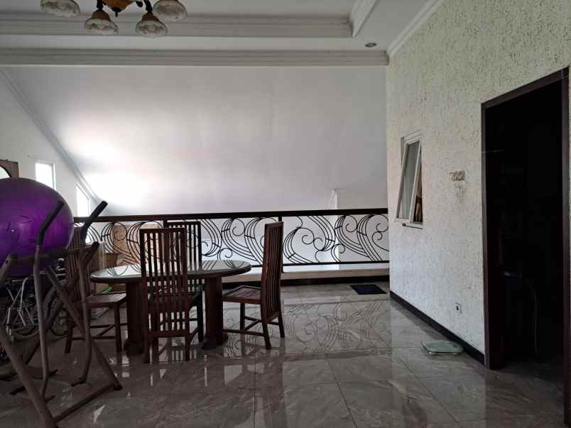 dijual rumah asri di boulevard harapan indah bekasi