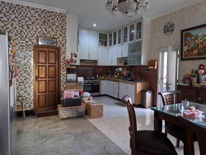 dijual rumah asri di boulevard harapan indah bekasi