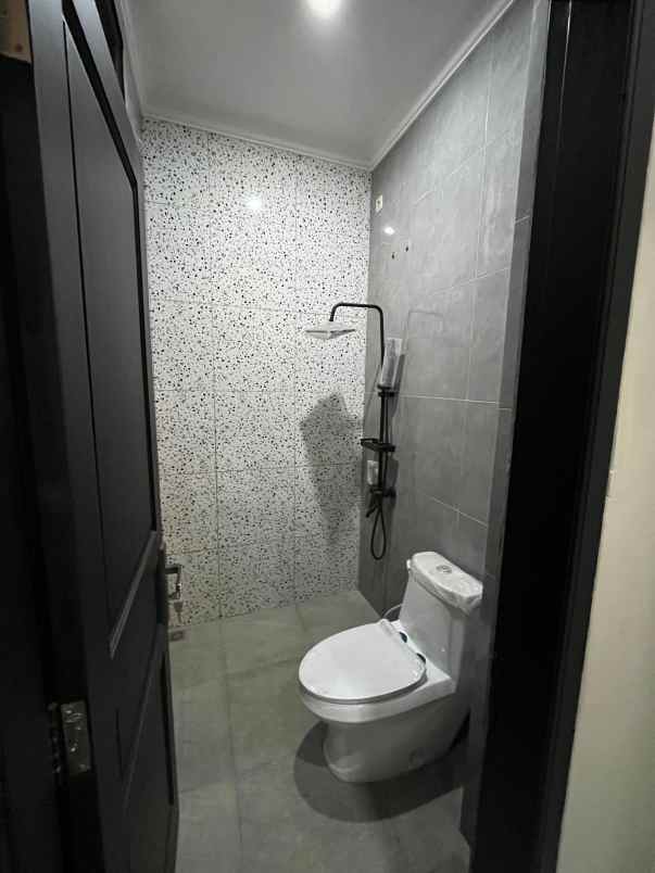 dijual rumah bagus di fajar indah solo