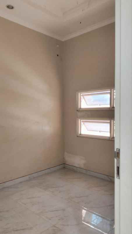 dijual rumah baru di darmo permai utara