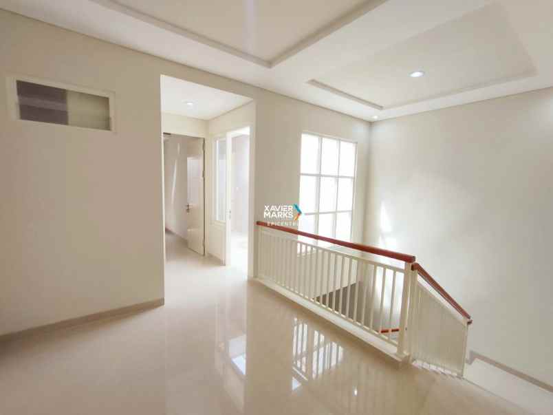 dijual rumah baru gress di manyar dekat galaxy mall