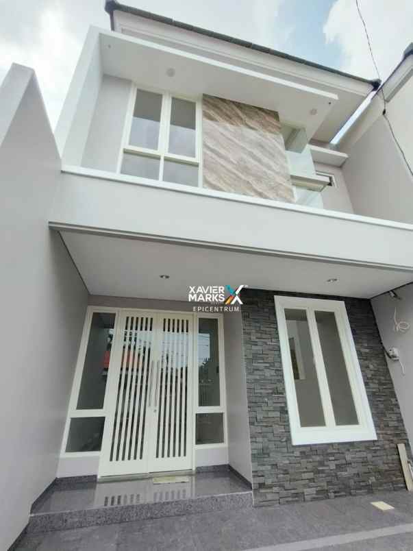 dijual rumah baru gress di manyar dekat galaxy mall