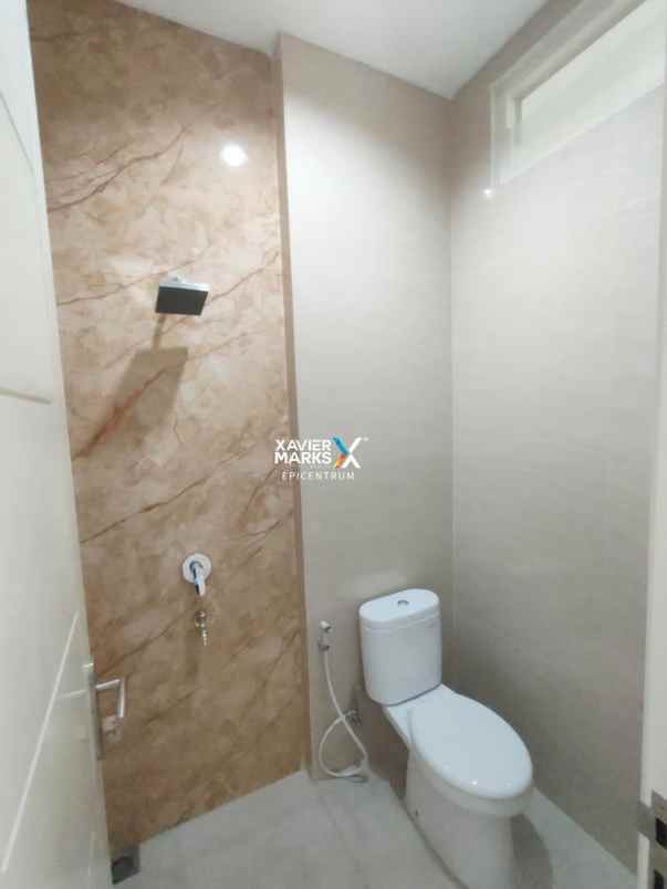 dijual rumah baru gress di manyar dekat galaxy mall